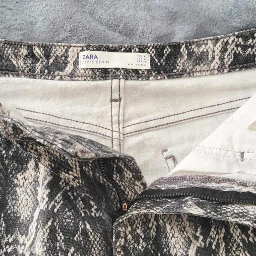 Zara Denim Snakeskin Pattern Jean Skirt - Picture 7 of 8